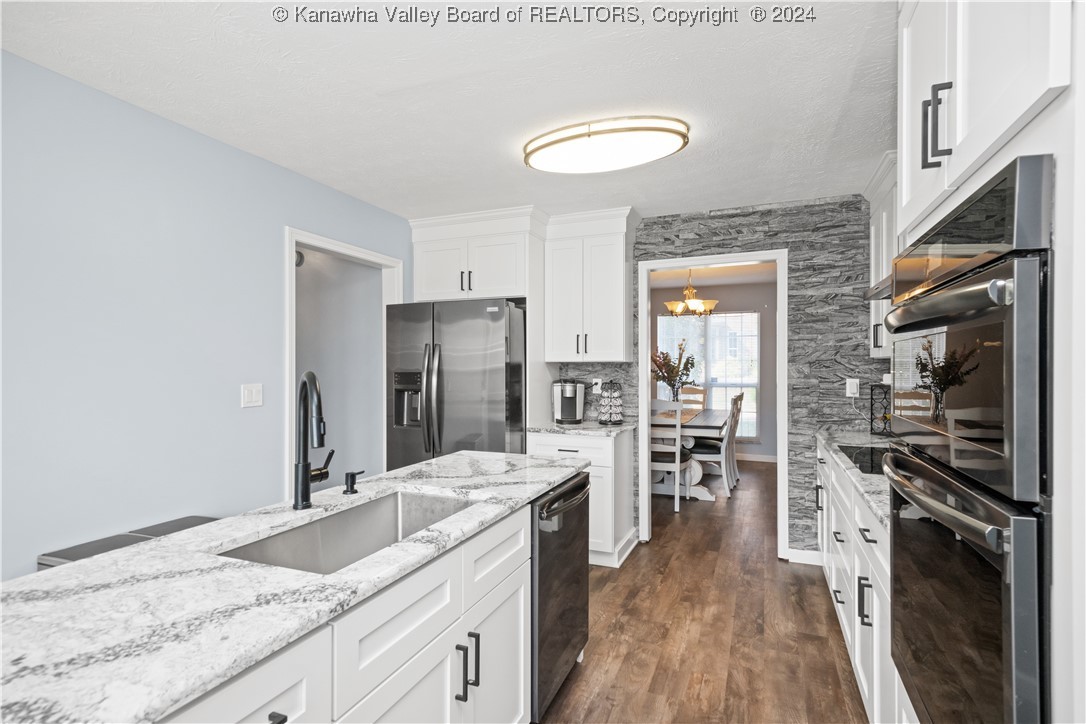 Hurricane, West Virginia 25526, United States, 3 Bedrooms Bedrooms, ,3 BathroomsBathrooms,Residential,Pending,43030