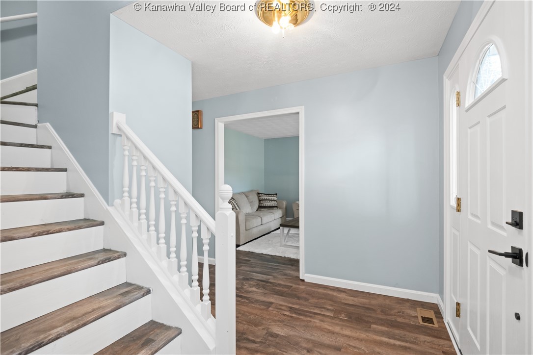 Hurricane, West Virginia 25526, United States, 3 Bedrooms Bedrooms, ,3 BathroomsBathrooms,Residential,Pending,43030