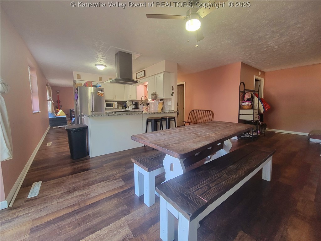 Charleston, West Virginia 25302, United States, 4 Bedrooms Bedrooms, ,3 BathroomsBathrooms,Residential,Active,112302