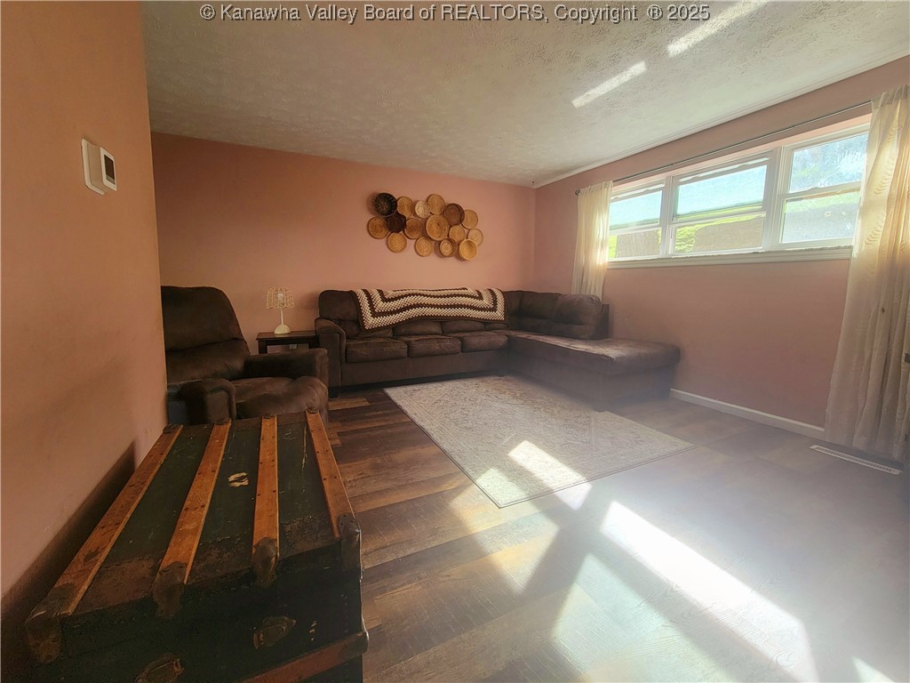 Charleston, West Virginia 25302, United States, 4 Bedrooms Bedrooms, ,3 BathroomsBathrooms,Residential,Active,112302