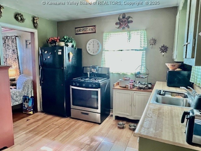 South Charleston, West Virginia 25303, United States, 2 Bedrooms Bedrooms, ,1 BathroomBathrooms,Residential,Active,225231