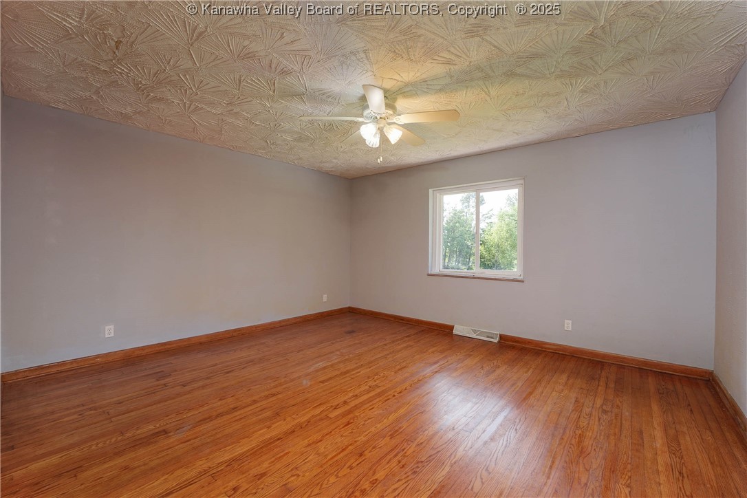 South Charleston, West Virginia 25309, United States, 4 Bedrooms Bedrooms, ,3 BathroomsBathrooms,Residential,Active,193858