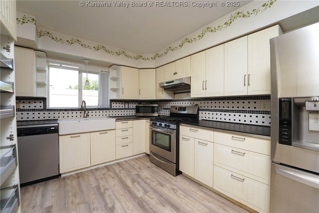 South Charleston, West Virginia 25309, United States, 4 Bedrooms Bedrooms, ,3 BathroomsBathrooms,Residential,Active,193858