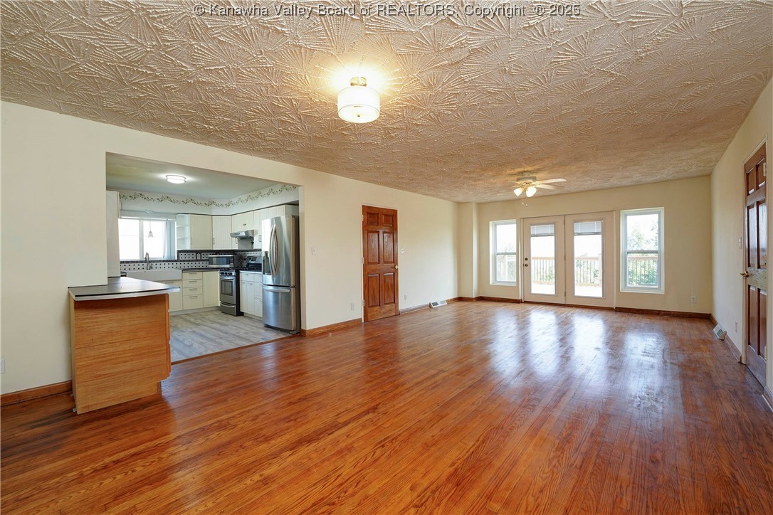 South Charleston, West Virginia 25309, United States, 4 Bedrooms Bedrooms, ,3 BathroomsBathrooms,Residential,Active,193858