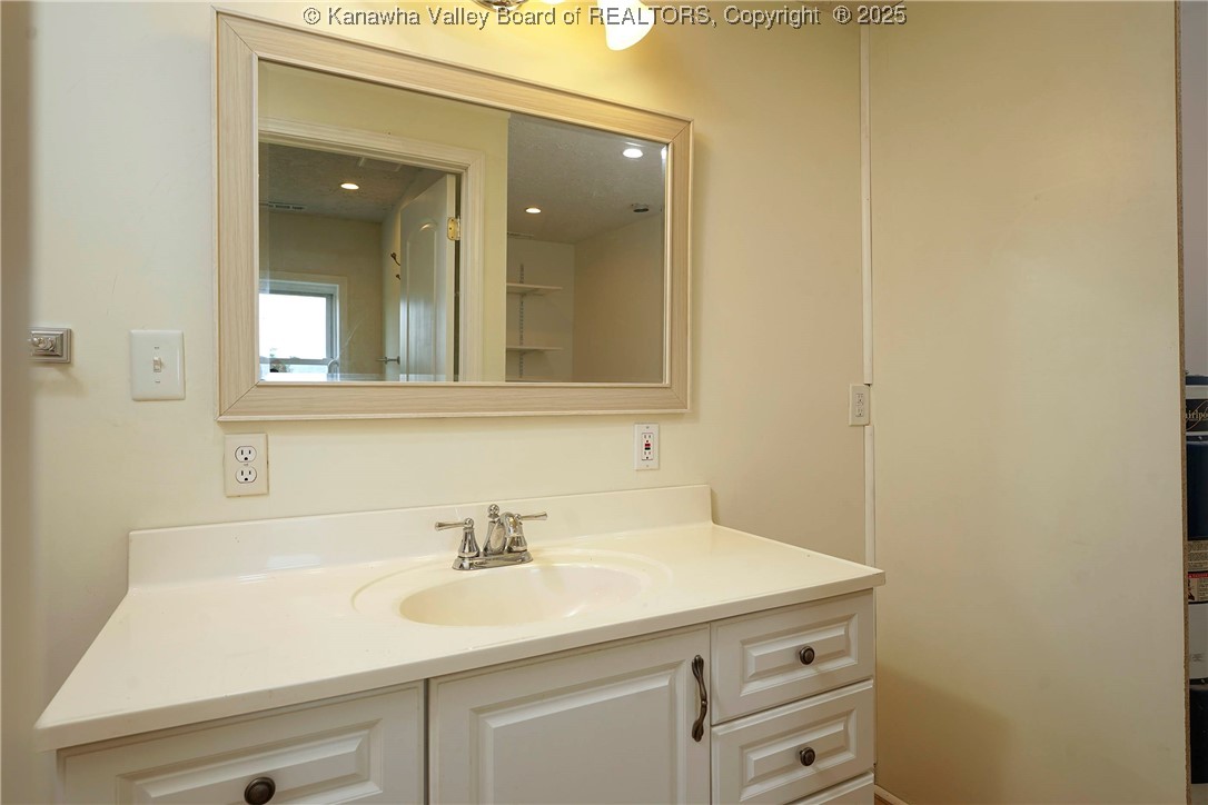 South Charleston, West Virginia 25309, United States, 4 Bedrooms Bedrooms, ,3 BathroomsBathrooms,Residential,Active,193858