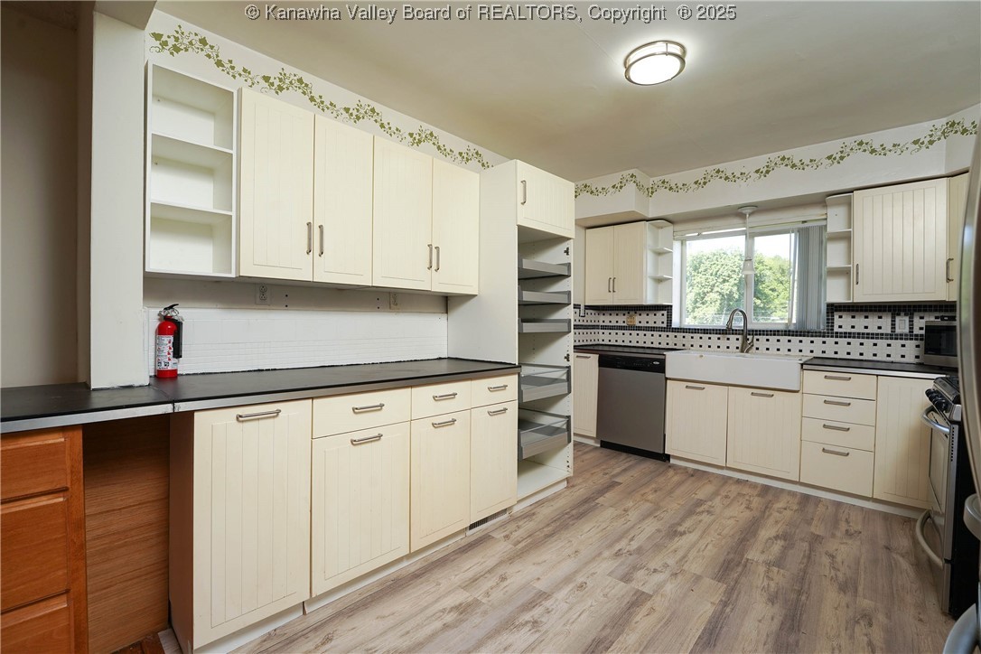 South Charleston, West Virginia 25309, United States, 4 Bedrooms Bedrooms, ,3 BathroomsBathrooms,Residential,Active,193858