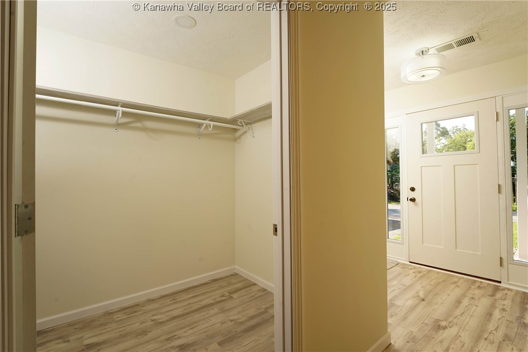 South Charleston, West Virginia 25309, United States, 4 Bedrooms Bedrooms, ,3 BathroomsBathrooms,Residential,Active,193858