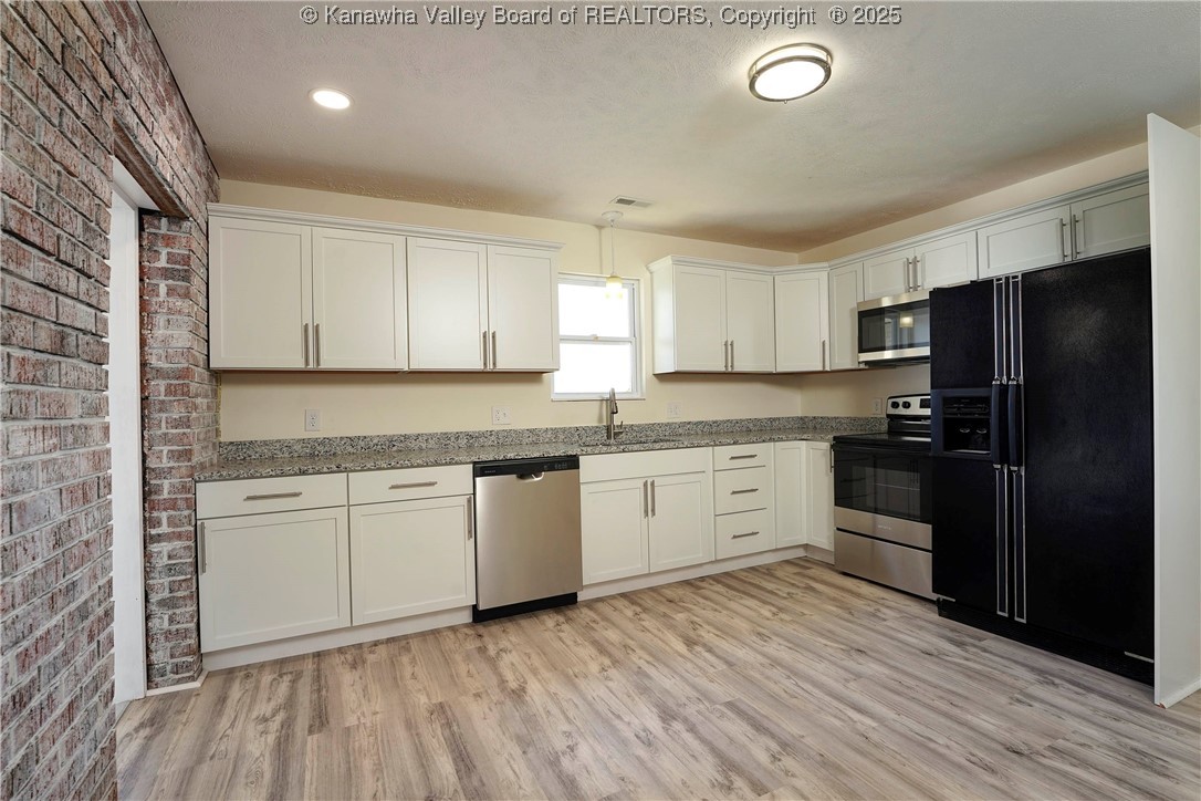 South Charleston, West Virginia 25309, United States, 4 Bedrooms Bedrooms, ,3 BathroomsBathrooms,Residential,Active,193858