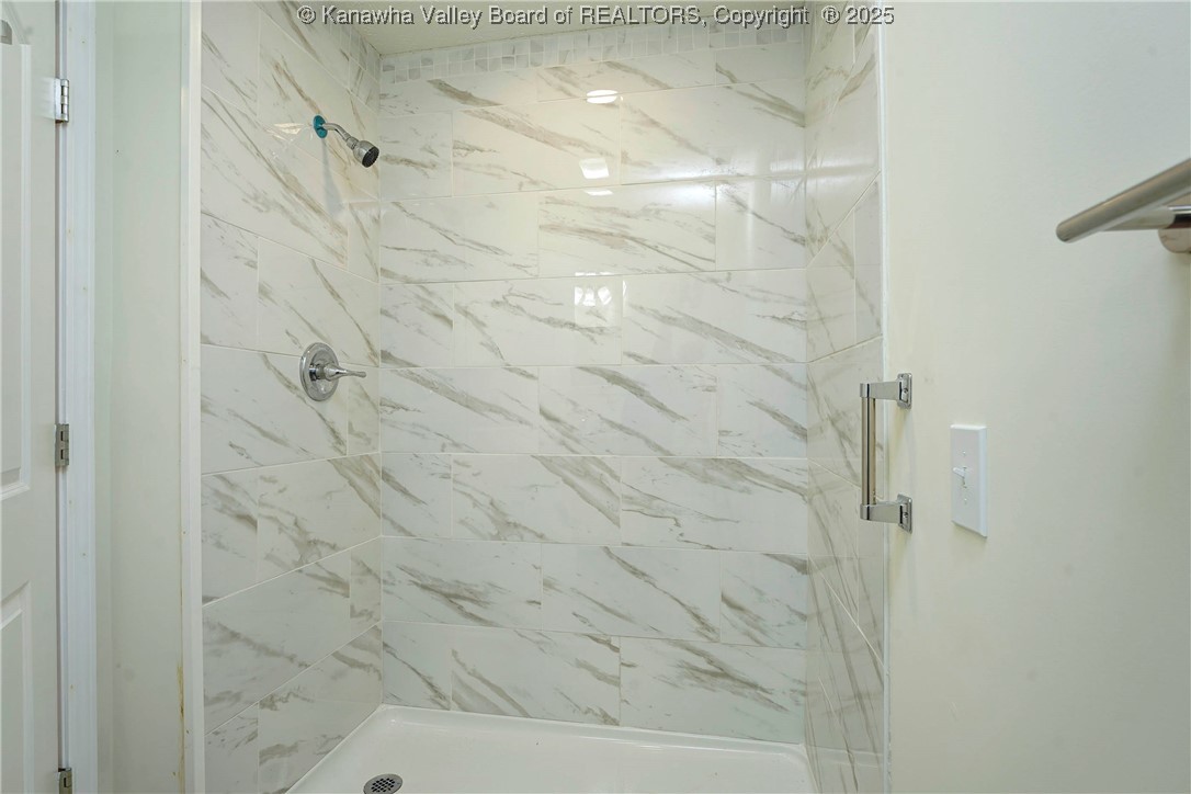 South Charleston, West Virginia 25309, United States, 4 Bedrooms Bedrooms, ,3 BathroomsBathrooms,Residential,Active,193858