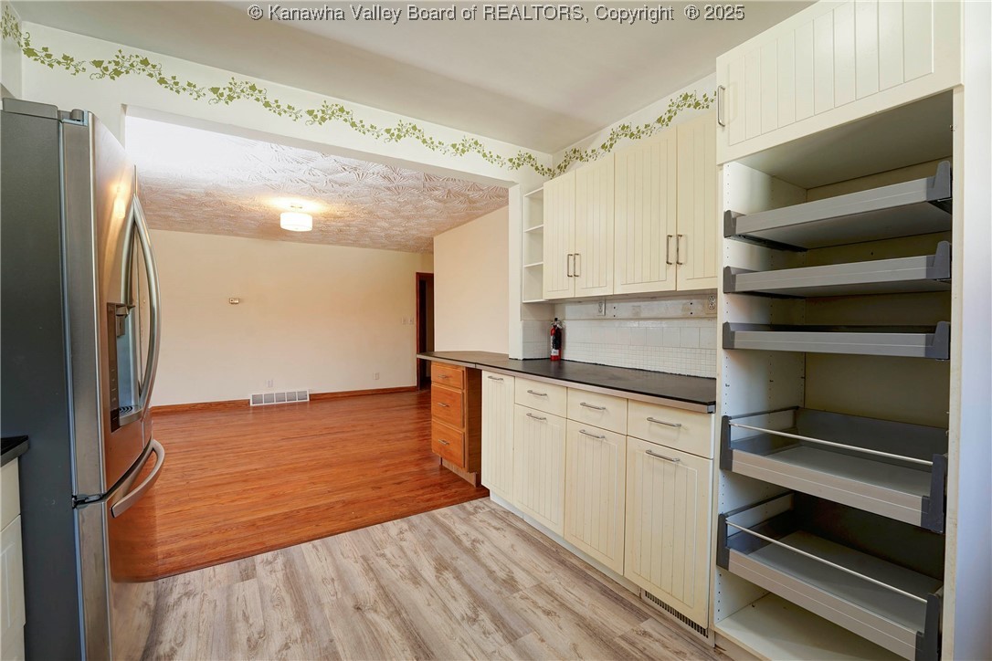 South Charleston, West Virginia 25309, United States, 4 Bedrooms Bedrooms, ,3 BathroomsBathrooms,Residential,Active,193858