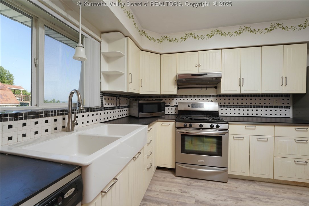 South Charleston, West Virginia 25309, United States, 4 Bedrooms Bedrooms, ,3 BathroomsBathrooms,Residential,Active,193858