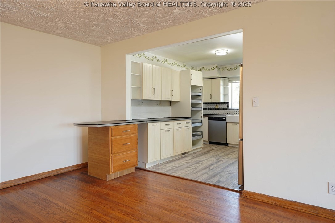 South Charleston, West Virginia 25309, United States, 4 Bedrooms Bedrooms, ,3 BathroomsBathrooms,Residential,Active,193858