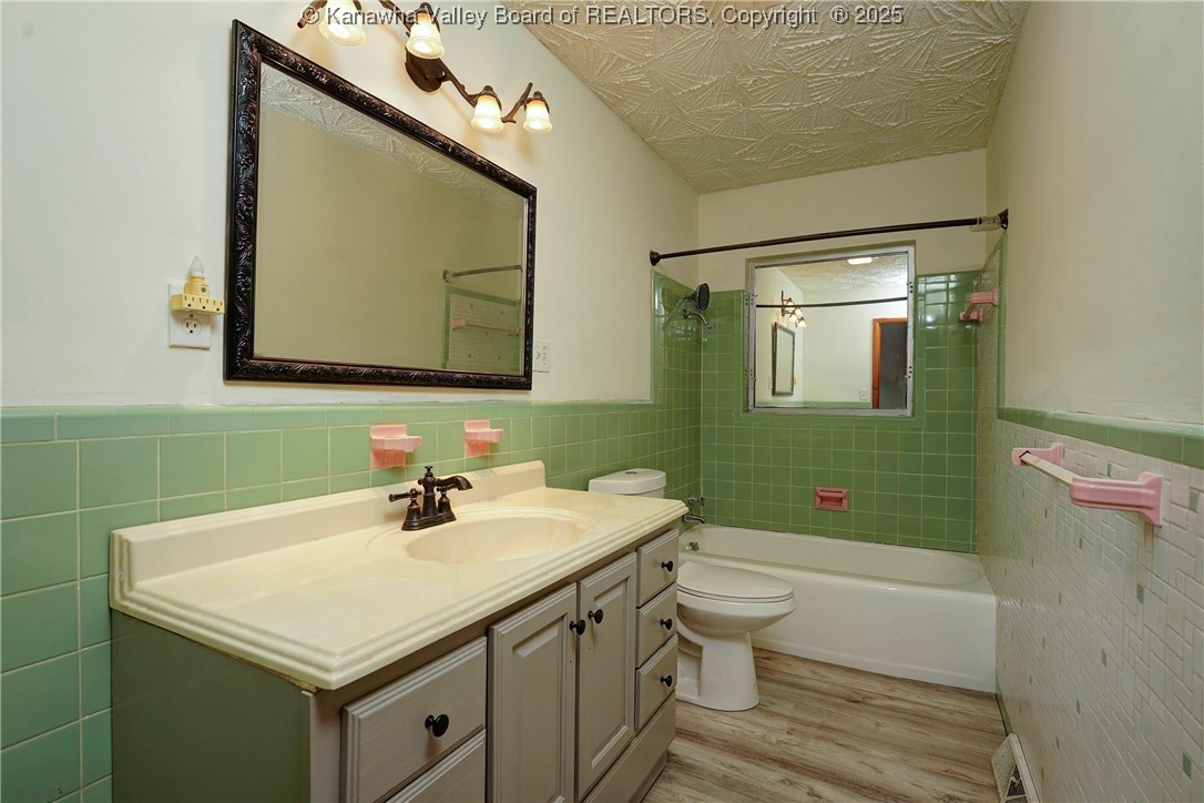 South Charleston, West Virginia 25309, United States, 4 Bedrooms Bedrooms, ,3 BathroomsBathrooms,Residential,Active,193858