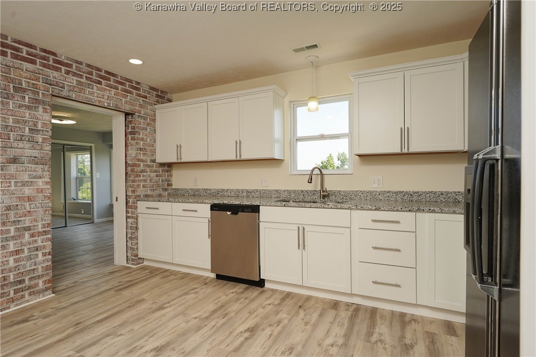 South Charleston, West Virginia 25309, United States, 4 Bedrooms Bedrooms, ,3 BathroomsBathrooms,Residential,Active,193858