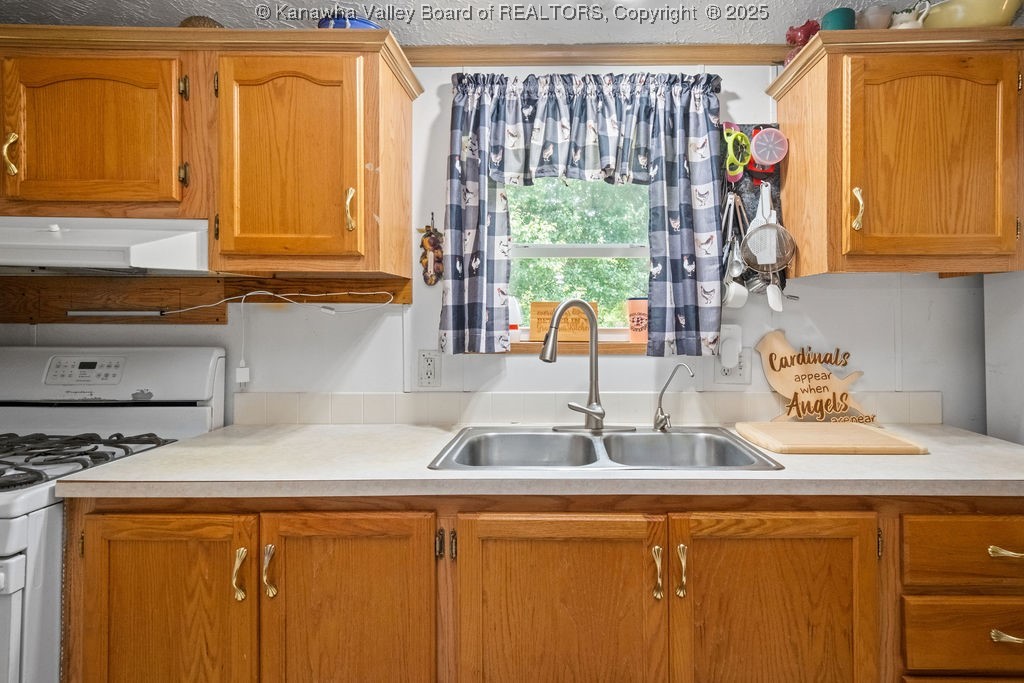 Bomont, West Virginia 25030, United States, 3 Bedrooms Bedrooms, ,2 BathroomsBathrooms,Residential,Active,149660