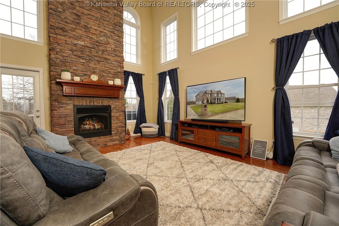 Winfield, West Virginia 25213, United States, 4 Bedrooms Bedrooms, ,5 BathroomsBathrooms,Residential,Pending,9744