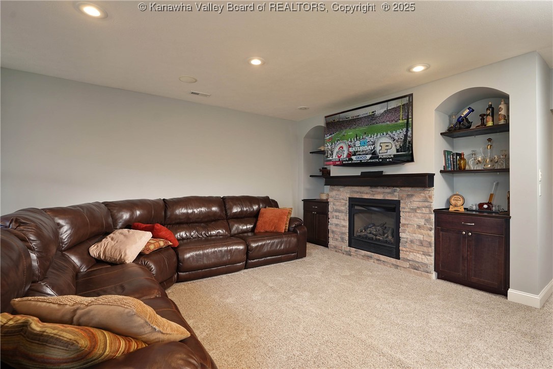 Winfield, West Virginia 25213, United States, 4 Bedrooms Bedrooms, ,5 BathroomsBathrooms,Residential,Pending,9744