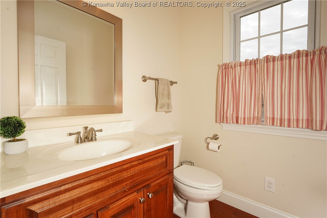 Winfield, West Virginia 25213, United States, 4 Bedrooms Bedrooms, ,5 BathroomsBathrooms,Residential,Pending,9744