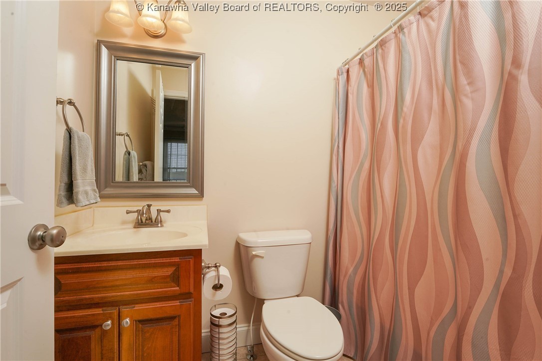 Winfield, West Virginia 25213, United States, 4 Bedrooms Bedrooms, ,5 BathroomsBathrooms,Residential,Pending,9744