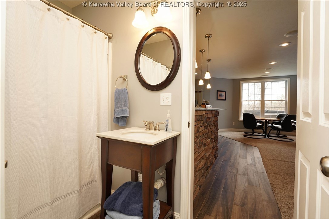 Winfield, West Virginia 25213, United States, 4 Bedrooms Bedrooms, ,5 BathroomsBathrooms,Residential,Pending,9744