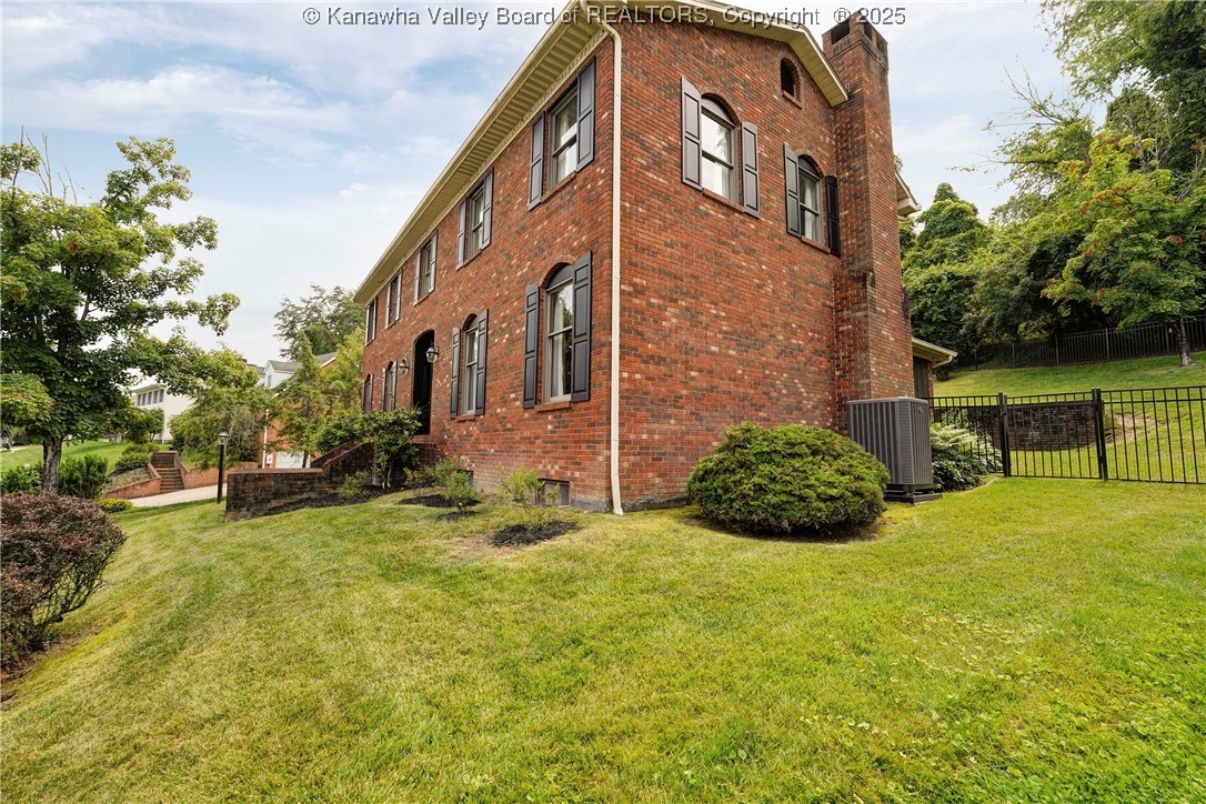 Charleston, West Virginia 25314, United States, 4 Bedrooms Bedrooms, ,3 BathroomsBathrooms,Residential,Active,153119