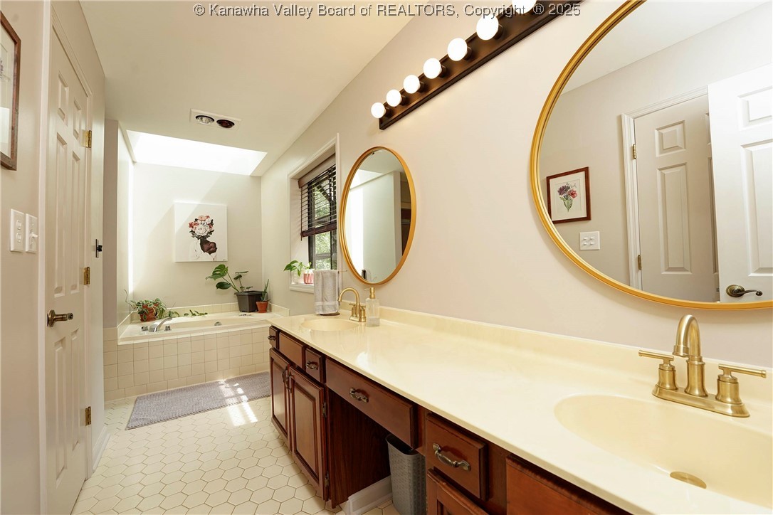 Charleston, West Virginia 25314, United States, 4 Bedrooms Bedrooms, ,3 BathroomsBathrooms,Residential,Active,153119