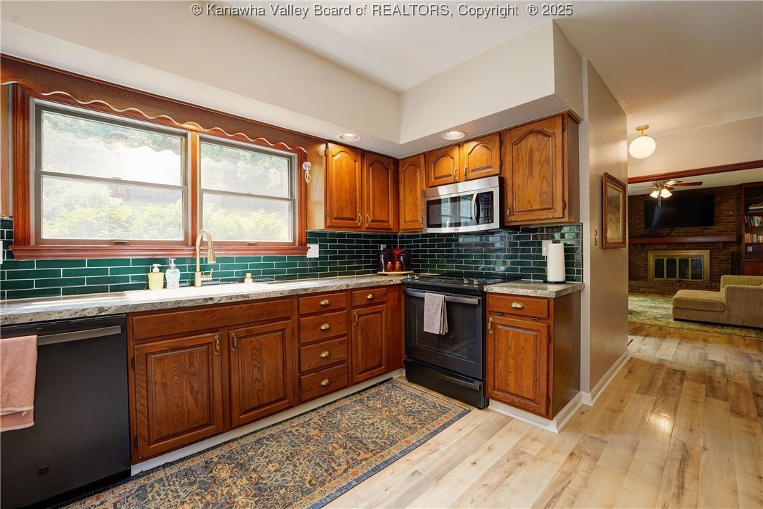 Charleston, West Virginia 25314, United States, 4 Bedrooms Bedrooms, ,3 BathroomsBathrooms,Residential,Active,153119