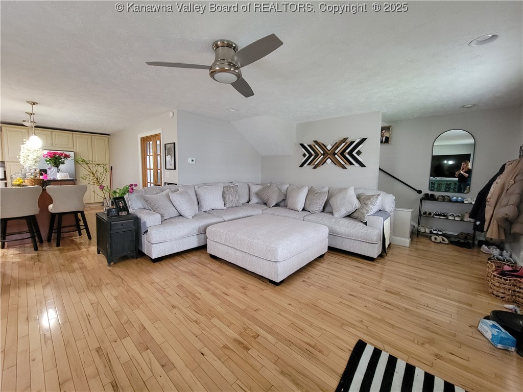 Belle, West Virginia 25015, United States, 4 Bedrooms Bedrooms, ,2 BathroomsBathrooms,Residential,Active,45524