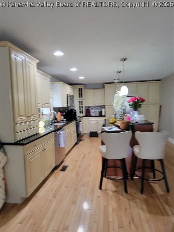 Belle, West Virginia 25015, United States, 4 Bedrooms Bedrooms, ,2 BathroomsBathrooms,Residential,Active,45524