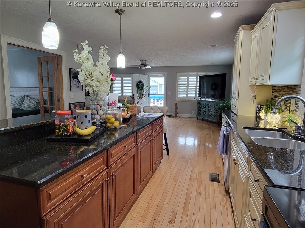 Belle, West Virginia 25015, United States, 4 Bedrooms Bedrooms, ,2 BathroomsBathrooms,Residential,Active,45524