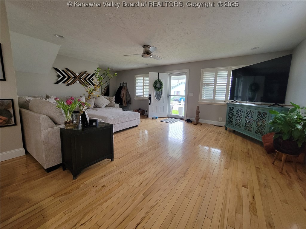 Belle, West Virginia 25015, United States, 4 Bedrooms Bedrooms, ,2 BathroomsBathrooms,Residential,Active,45524