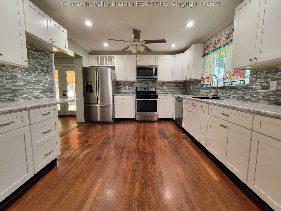 East Bank, West Virginia 25067, United States, 3 Bedrooms Bedrooms, ,2 BathroomsBathrooms,Residential,Pending,203011