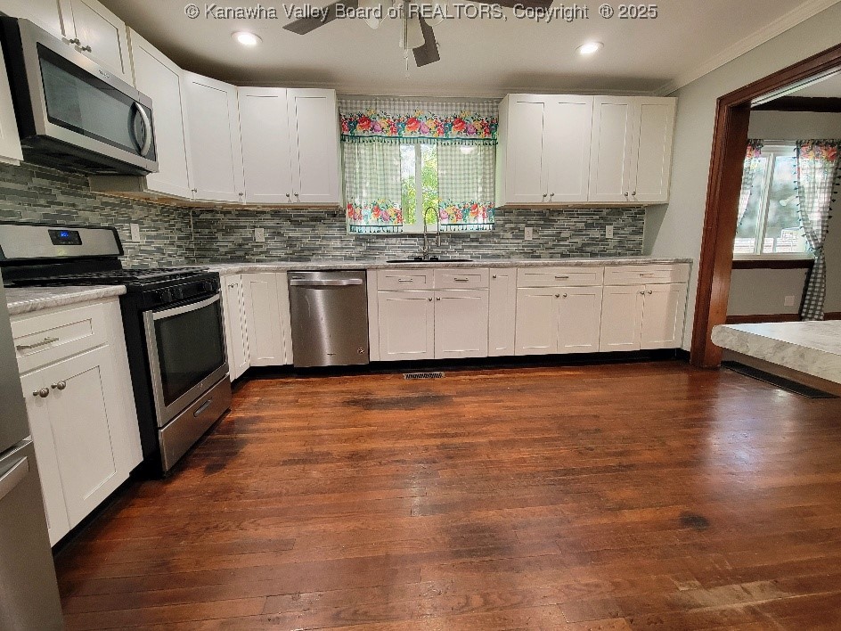 East Bank, West Virginia 25067, United States, 3 Bedrooms Bedrooms, ,2 BathroomsBathrooms,Residential,Pending,203011