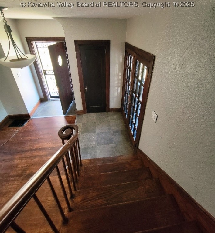 East Bank, West Virginia 25067, United States, 3 Bedrooms Bedrooms, ,2 BathroomsBathrooms,Residential,Pending,203011