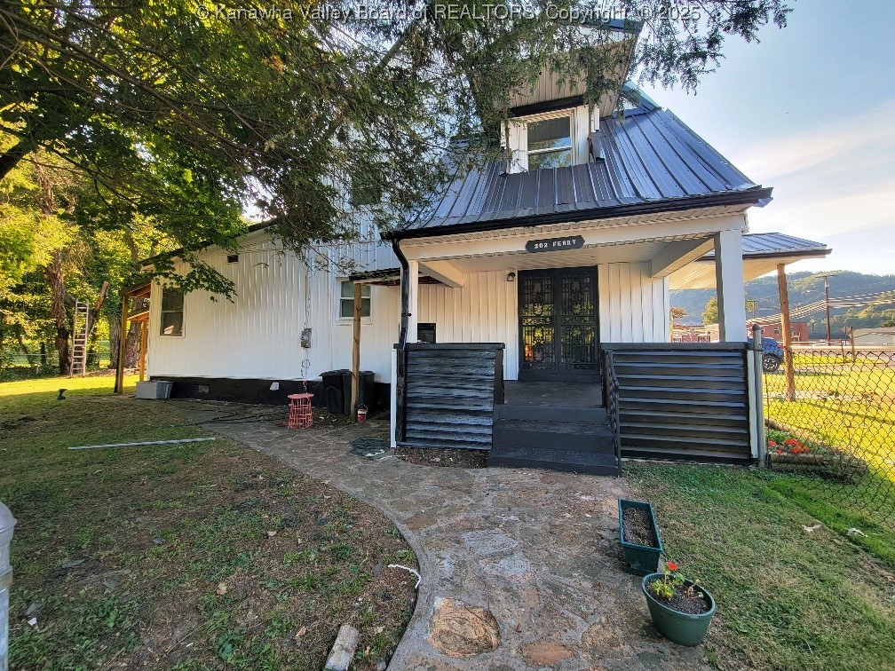 East Bank, West Virginia 25067, United States, 3 Bedrooms Bedrooms, ,2 BathroomsBathrooms,Residential,Pending,203011