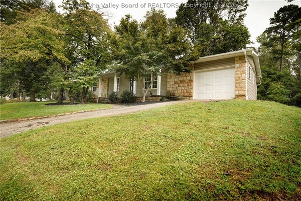 5423 KAREN CIR, CHARLESTON, WV 25313 - Image d4bb191a7aeaa886c2af82d6ca9e0509/196124114