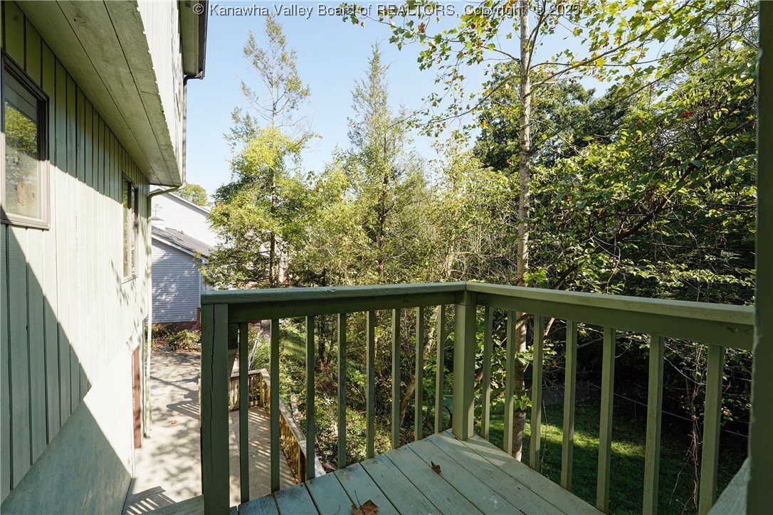 Charleston, West Virginia 25314, United States, 5 Bedrooms Bedrooms, ,4 BathroomsBathrooms,Residential,Active,221502