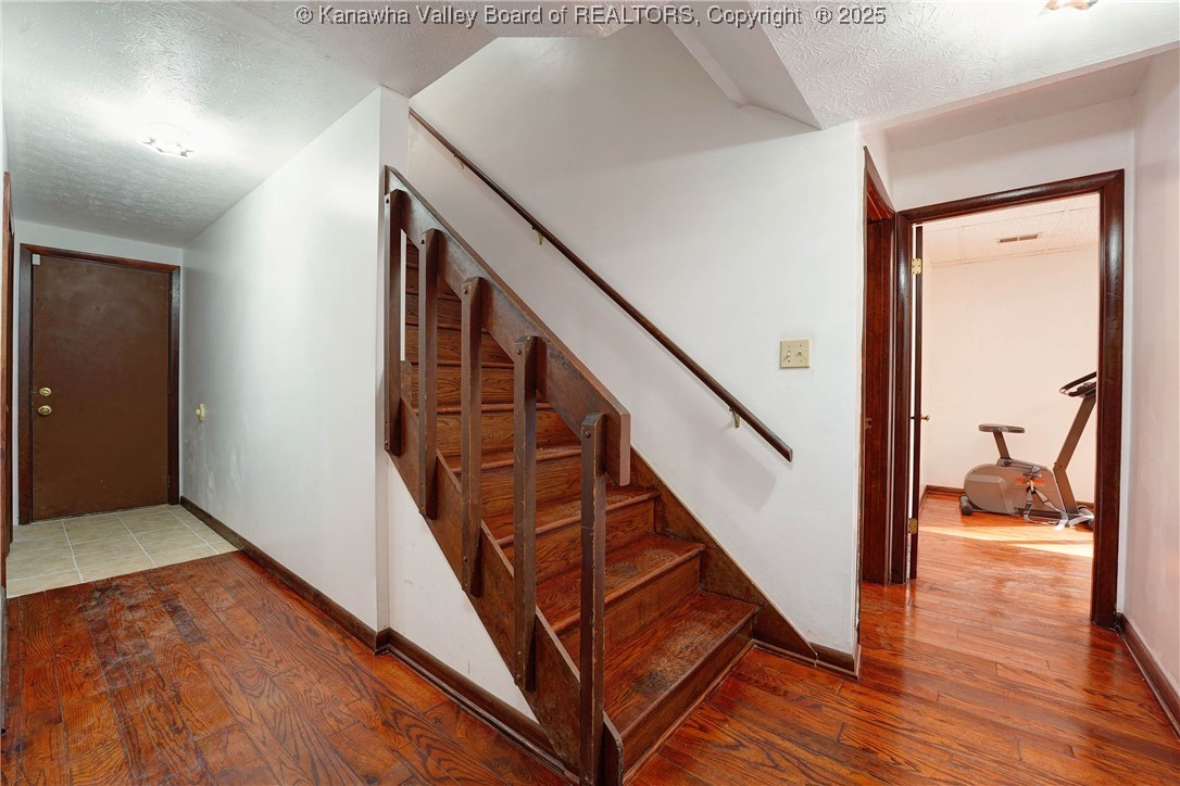 Charleston, West Virginia 25314, United States, 5 Bedrooms Bedrooms, ,4 BathroomsBathrooms,Residential,Active,221502