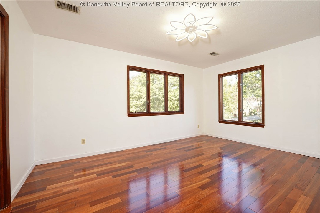 Charleston, West Virginia 25314, United States, 5 Bedrooms Bedrooms, ,4 BathroomsBathrooms,Residential,Active,221502