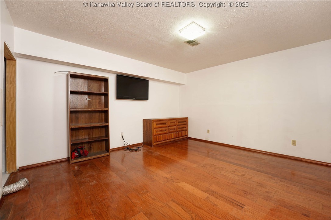 Charleston, West Virginia 25314, United States, 5 Bedrooms Bedrooms, ,4 BathroomsBathrooms,Residential,Active,221502