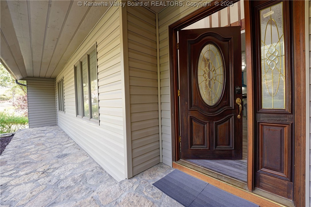 Charleston, West Virginia 25314, United States, 5 Bedrooms Bedrooms, ,4 BathroomsBathrooms,Residential,Active,221502