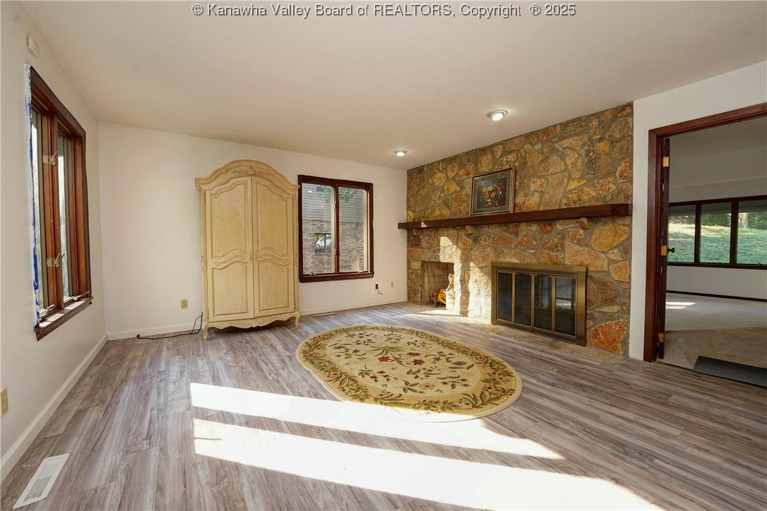 Charleston, West Virginia 25314, United States, 5 Bedrooms Bedrooms, ,4 BathroomsBathrooms,Residential,Active,221502