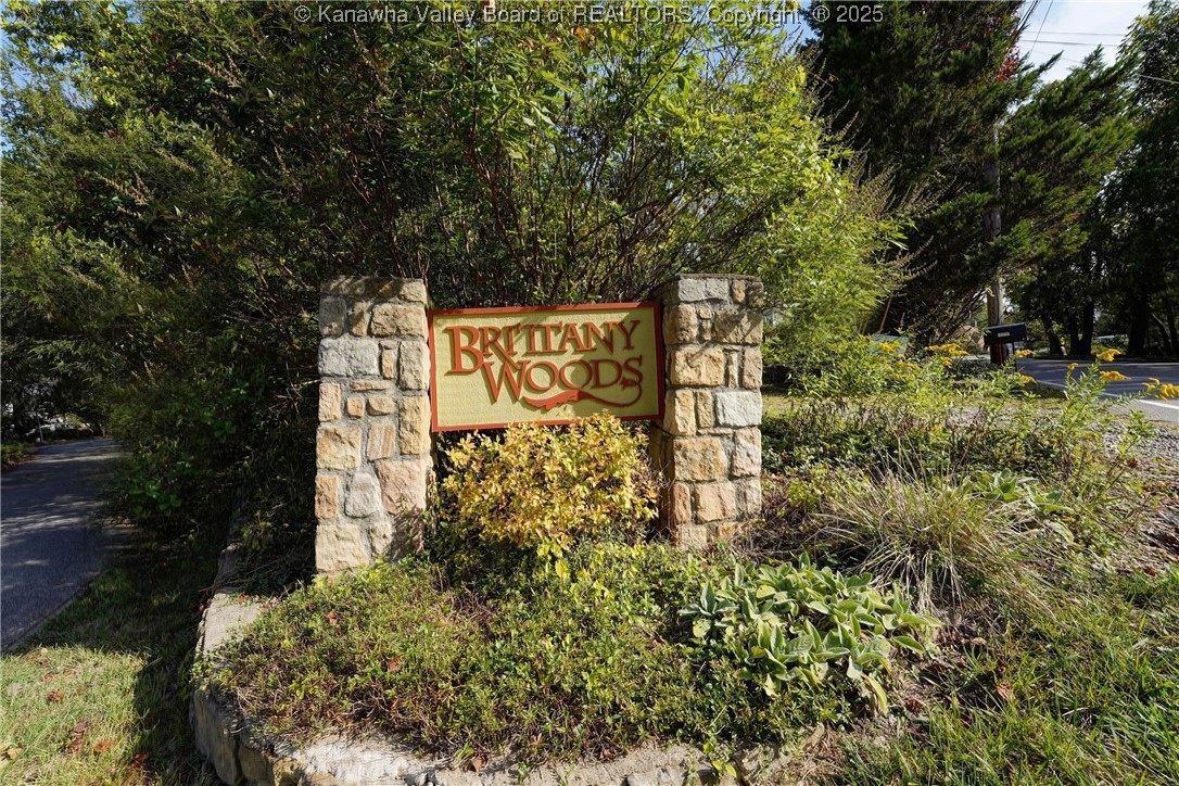 Charleston, West Virginia 25314, United States, 5 Bedrooms Bedrooms, ,4 BathroomsBathrooms,Residential,Active,221502