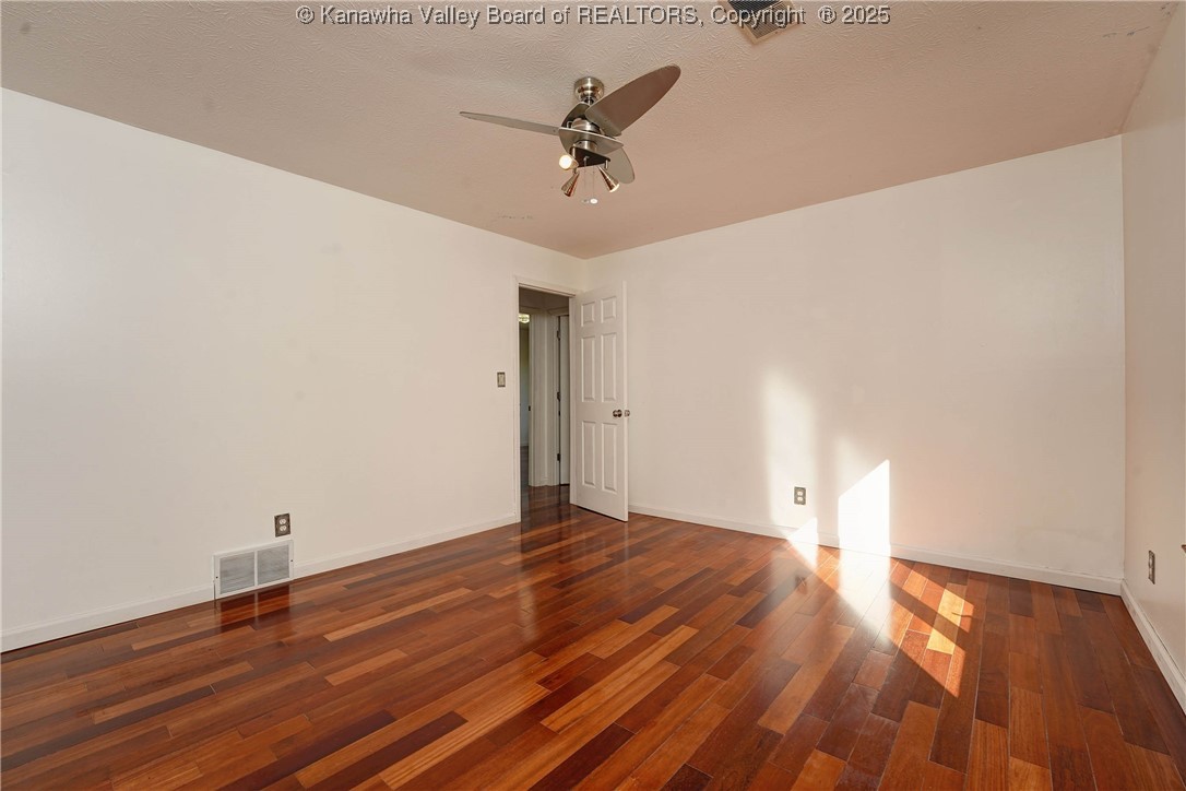 Charleston, West Virginia 25314, United States, 5 Bedrooms Bedrooms, ,4 BathroomsBathrooms,Residential,Active,221502