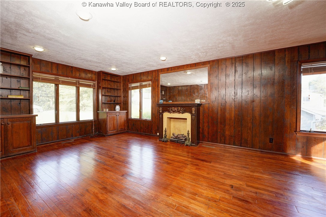 Charleston, West Virginia 25314, United States, 5 Bedrooms Bedrooms, ,4 BathroomsBathrooms,Residential,Active,221502