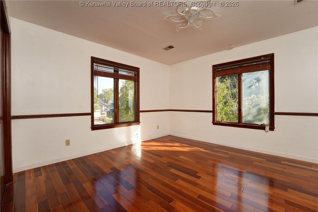 Charleston, West Virginia 25314, United States, 5 Bedrooms Bedrooms, ,4 BathroomsBathrooms,Residential,Active,221502