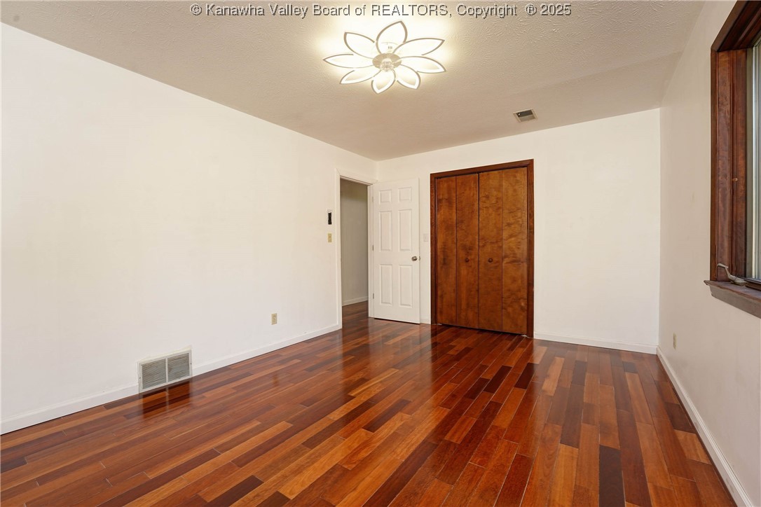 Charleston, West Virginia 25314, United States, 5 Bedrooms Bedrooms, ,4 BathroomsBathrooms,Residential,Active,221502