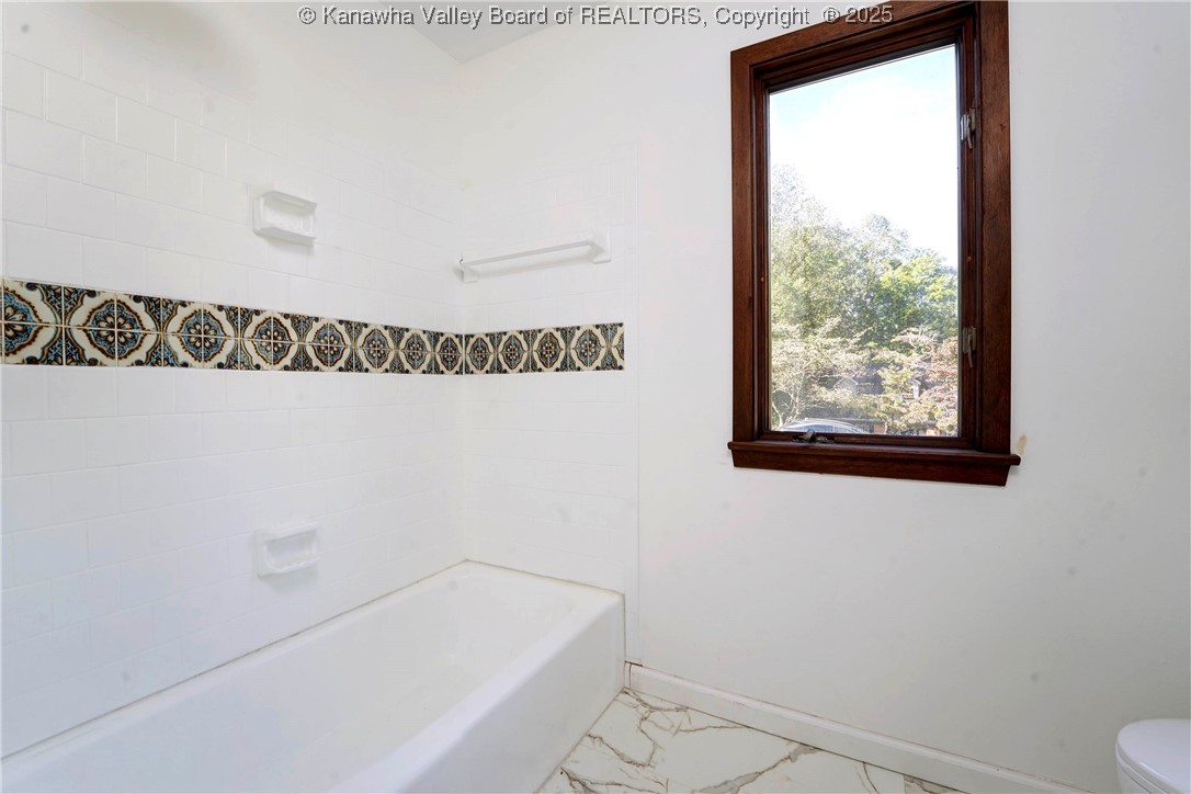 Charleston, West Virginia 25314, United States, 5 Bedrooms Bedrooms, ,4 BathroomsBathrooms,Residential,Active,221502