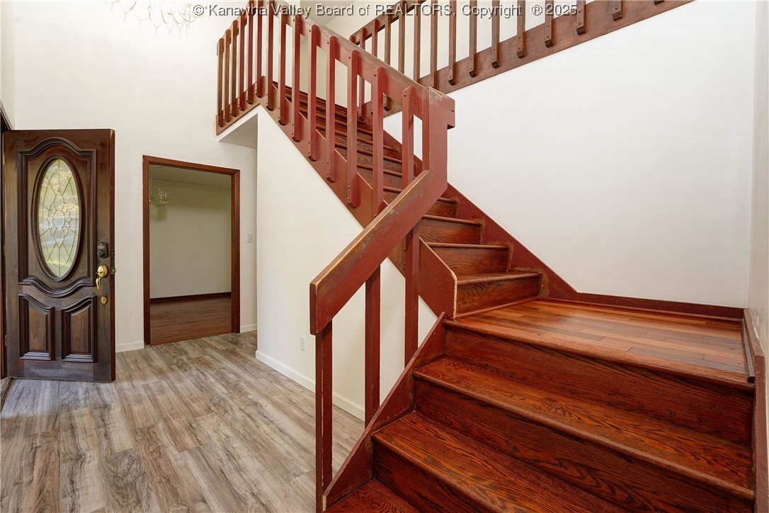 Charleston, West Virginia 25314, United States, 5 Bedrooms Bedrooms, ,4 BathroomsBathrooms,Residential,Active,221502