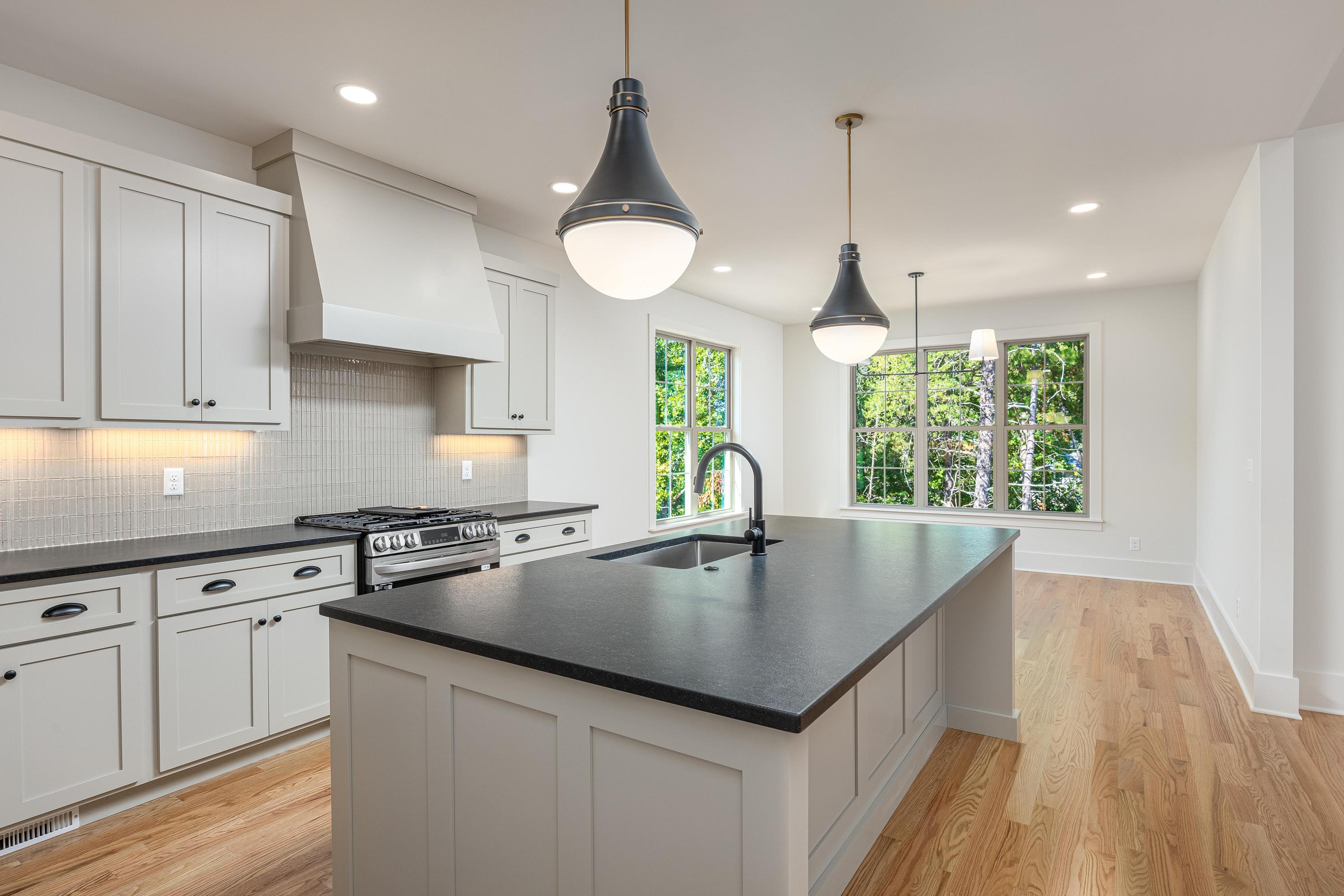 Harrison, Tennessee 37341, United States, 4 Bedrooms Bedrooms, ,4 BathroomsBathrooms,Residential,Active,38214